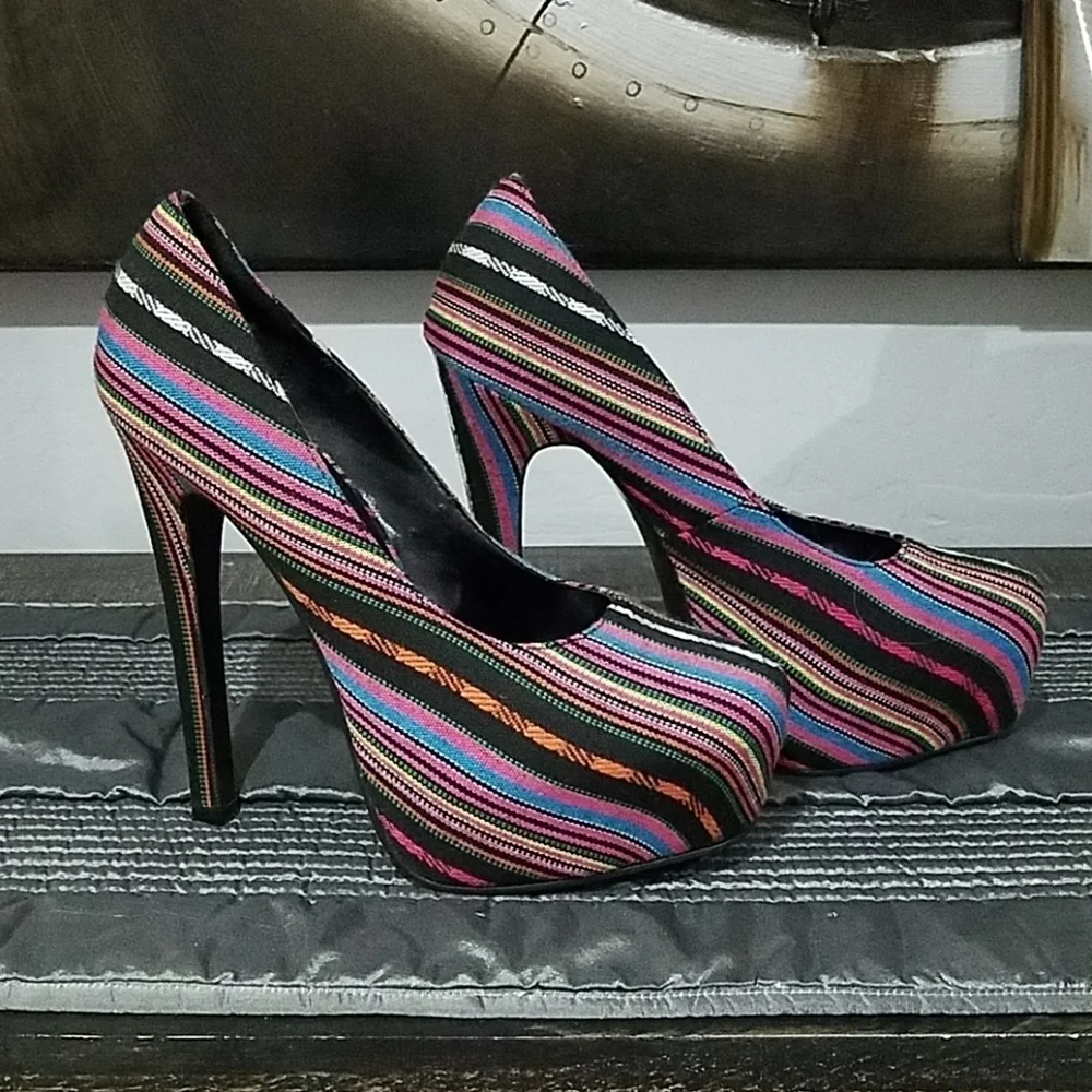 VINTAGE SERAPE MULTI COLOR PLATFORM PUMPS Y2K RETRO CHICANA ARTISAN SIZE 8 RETRO